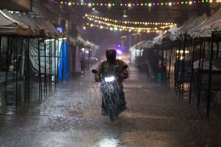 Ilustrasi kemarau basah yang melanda Indonesia. Kemarau basah meningkatkan risiko penyakit. Pakar ingatkan pentingnya jaga daya tahan tubuh lewat pola makan, olahraga, dan istirahat cukup.