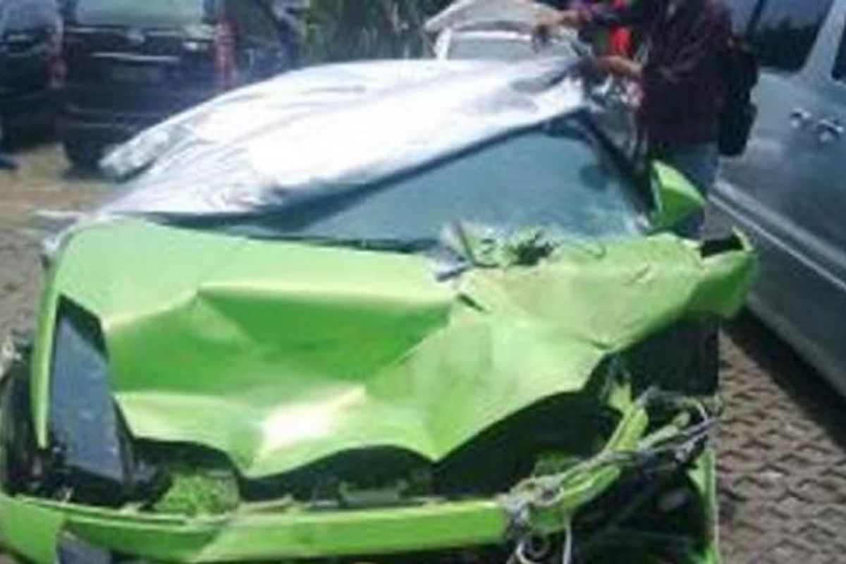 Mobil Lamborghini milik Hotman Paris Hutapea yang mengalami kecelakaan