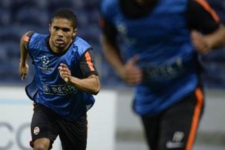 Gelandang Shakhtar Donetsk asal Brasil, Douglas Costa.