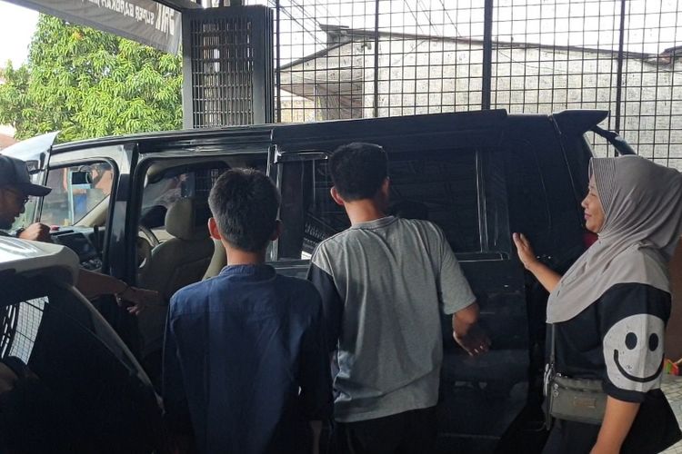 Semringahnya Sri Susanti, Beli Mobil dari Koin Rp 1.000 yang Dikumpulkan 3 Tahun 