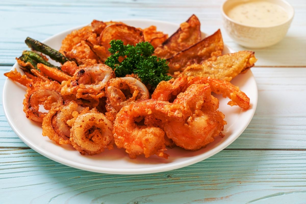 Ilustrasi udang goreng renyah ala Jepang.
