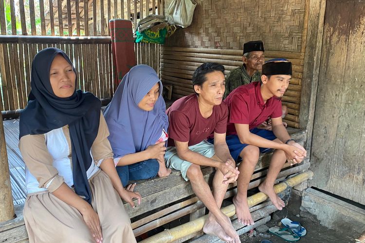 Satu keluarga di Kampung Cipasung, Kecamatan Warunggunung, Kabupaten Lebak, Banten mengalami kebutaan mata. Suasana di kediaman mereka pada Rabu (25/10/2023).