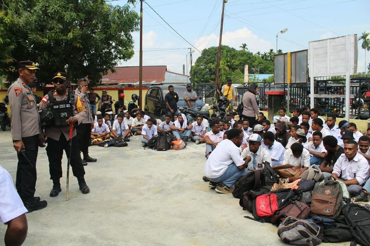78 Students Secured by Jayapura Police While Attempting to Join Protest Against MBG Program