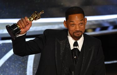 Will Smith saat menerima Oscar 2022 sebagai aktor terbaik, Senin (28/3/2022). 