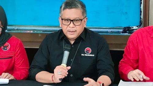 Hasto PDI-P Bandingkan Gibran dengan Sopir Truk yang Kecelakaan di Tol Halim 