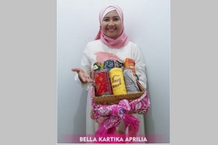 Bella Kartika Aprilia, memulai usaha dengan modal Rp 10 juta saat menjadi mahasiswi jurusan farmasi di UAD Yogyakarta pada 2010. Kini dia dikenal sebagai pionir batik khas Belitong, dengan galeri bernama Sepiak Belitong.  Pada 2018, Bella jadi Pemenang I Wirausaha Muda Mandiri 2018 Bidang Usaha Kreatif Kategori Non-Mahasiswa. 