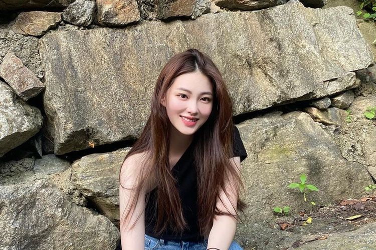 Choi Hyo Ju merupakan aktris pendatang baru yang gagal debut jadi idol usai menjalani masa pelatihan di SM Entertainment.