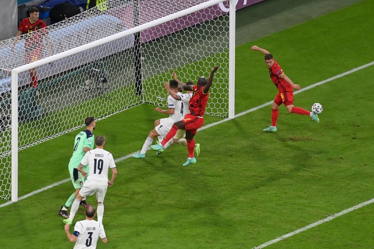 Duel Belgia vs Italia pada perempat final Euro 2020 di Allianz Arena, Muenchen, Jerman, Sabtu (3/7/2021) dini hari WIB.