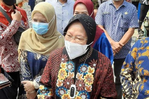 Mensos Risma Serahkan Penghargaan Penyelamatan Keuangan Negara ke Kapolri dan Jaksa Agung