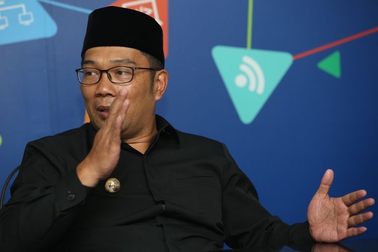 Wali Kota Bandung M Ridwan Kamil saat berbincang dengan Kompas.com di Gedung Kompas Gramedia, Palmerah Selatan, Jakarta Pusat, Senin (15/5/2017). Pria yang akrab disapa Kang Emil ini berencana untuk maju sebagai calon gubernur di Pilkada Jabar 2018.