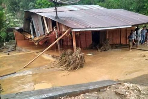 Cerita Korban Banjir Bandang Dairi: Potongan Kayu, Batu, dan Air, Mengejar Kami...