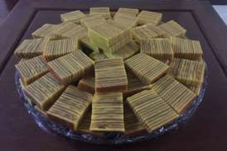 Kue lapis buatan Sanny. 