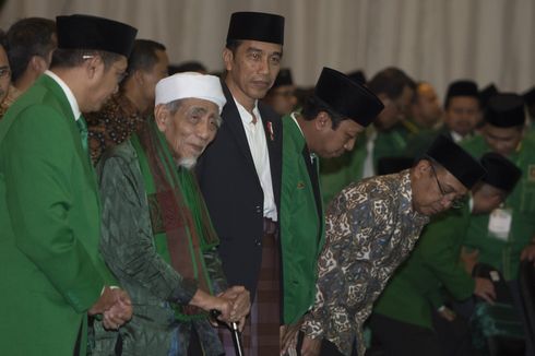 Jokowi Sampaikan Belasungkawa atas Berpulangnya KH Maimun Zubair