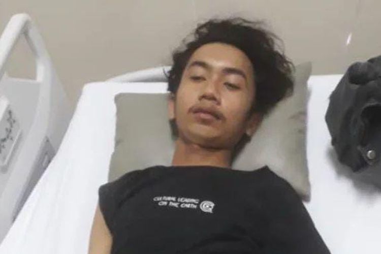 Fahrulreza, satu dari korban selamat ambruknya Alfamart di Gambut, Banjar, Kalsel, Senin (18/4/2022) lalu. Reza masih dirawat di rumah sakit untuk memulihkan kondisinya. 