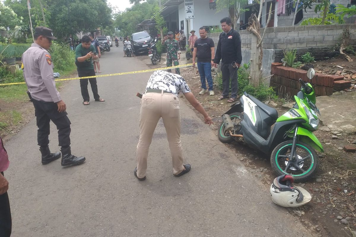 Polisi melakukan olah TKP di lokasi duel carok Lumajang, Minggu (23/2/2025).