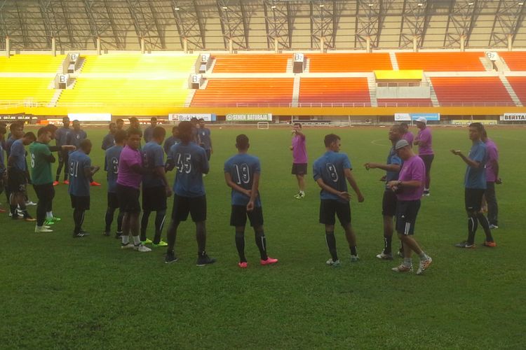 Pelatih kepala Sriwijaya FC, Osvaldo Lessa kembali memimpin latihan Sriwijaya FC pada Selasa (2/5/2017) sore.