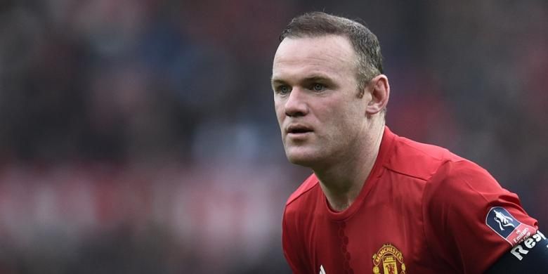 Ekspresi striker Manchester United, Wayne Rooney, ketika melawan Reading pada partai babak ketiga Piala FA di Stadion Old Trafford, Sabtu (7/1/2017). 