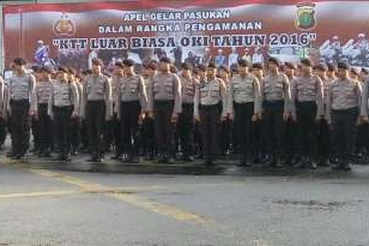 Polda Metro Jaya menggelar apel pasukan pengamanan dilapangan Ditlantas Polda Metro Jaya, Kamis (3/3/2016). Apel tersebut langsung dipimpin oleh Kapolda Metro Jaya Irjen Pol Tito Karnaivan.