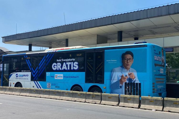 Ketua Komisi B DPRD DKI Usul Pelajar Bisa Naik Transjakarta Gratis, Tak Harus Penerima KJP
