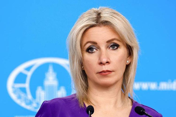 Juru Bicara Kementerian Luar Negeri Rusia Maria Zakharova. Pada Sabtu (7/1/2023), dia menuding Presiden Ukraina Vladimir Zelensky sebagai penganut setanisme. Dia mengatakan hal itu setelah Zelensky disebur mengesahkan keputusan pencabutan kewarganegaraan Ukraina terhadap 13 pastor dari Gereja Ortodoks Ukraina (UOC).

