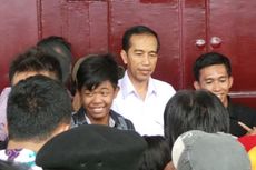Jokowi: Ayo, ayo, ayo... Rp 5.000 Ya Sekali Foto!