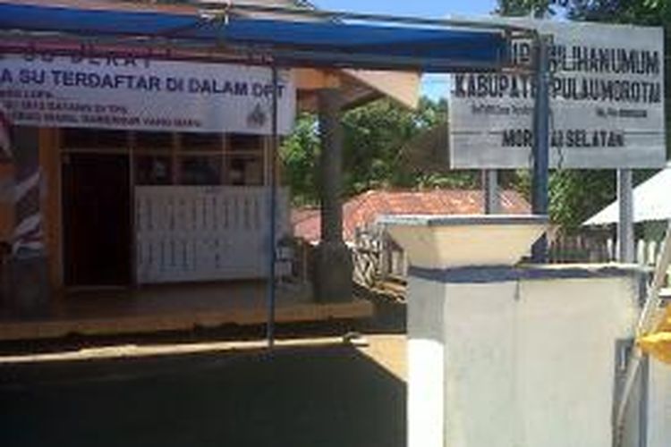 Kantor KPU Morotai telah dibuka setelah disegel oleh pendemo selama dua hari. 