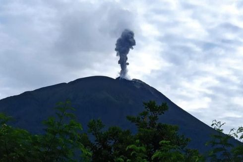 Gunung Ile Lewotolok di NTT Meletus 52 Kali, Tinggi Kolom Abu Capai 700 Meter
