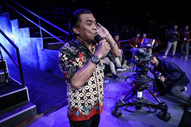 Penyanyi campursari, Didi Kempot saat cek sound sebelum acara program Rosi di Kompas TV di Menara Kompas, Jakarta, Kamis (1/8/2019).