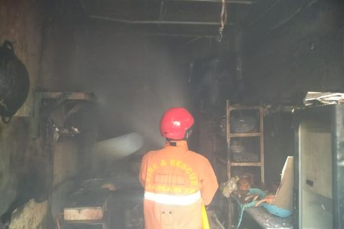 Gas Bocor, Warung Nasi Padang di Duren Sawit Hangus Terbakar