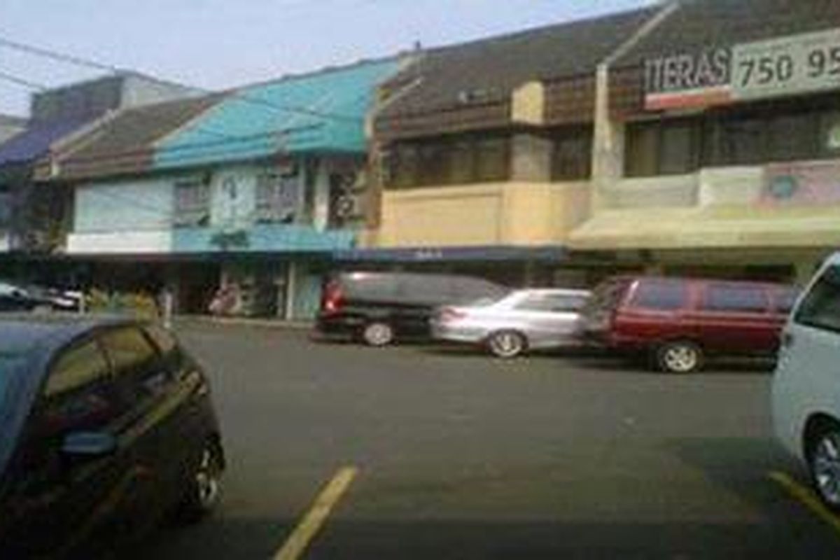 Kompleks Ruko Taman Bukit Hijau, Pondok Indah, yang menjadi lokasi peristiwa bullying yang dialami beberapa siswa baru SMA Don Bosco, Pondok Indah, Jakarta, Selasa (24/7/2012).