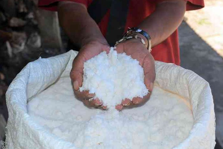 Garam gunung di rumah produksi Desa Pa Kebuan Krayan Timur