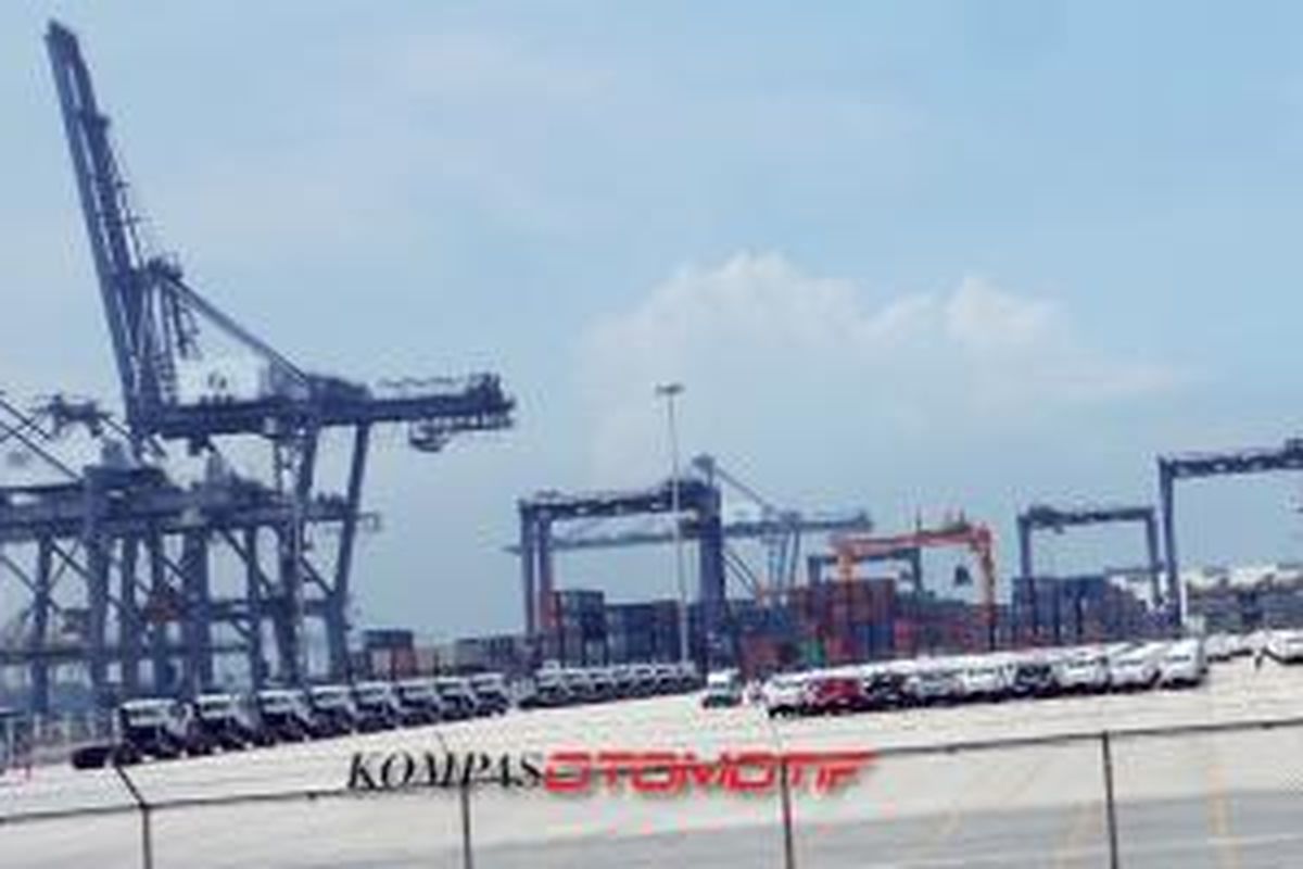 Pelabuhan terbesar di Thailand, Laem Chabang, dengan kapasitas tahunan mencapai 1,4 juta unit ekspor.