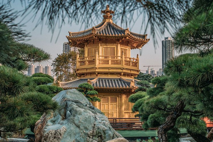 Sebuah paviliun di Nan Lian Garden, Wong Tai Sin, Hong Kong (dok. Discover Hong Kong | Calvinsit).