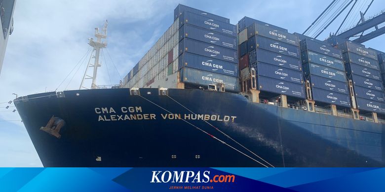 Penampakan Kapal Terbesar yang Bersandar di Pelabuhan Indonesia