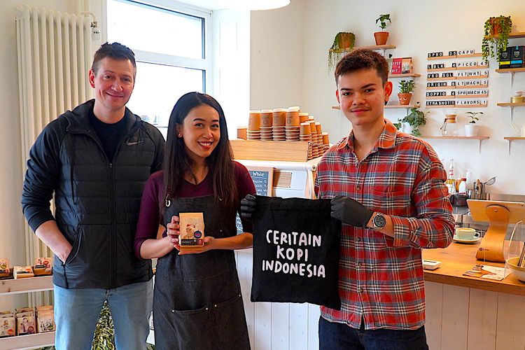 Martin, Alista and Adam Ponti started the first Indonesian coffee shop in Zurich, Switzerland, which is named Omnia Coffee.