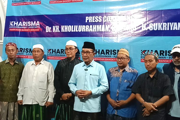 Paslon nomor urut 2 Pilkada Kabupaten Pamekasan, Kholilurrahman dan Sukriyanto (Kharisma), menggelar jumpa pers pada Rabu (27/11/2024). Berdasarkan hasil hitung cepat internal tim, Kharisma mengklaim unggul di 7 kecamatan dari 13 kecamatan di Kabupaten Pamekasan sehingga memenangi Pilkada Pamekasan 2024.