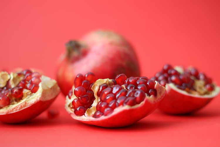 Manfaat buah delima untuk kesehatan jantung.