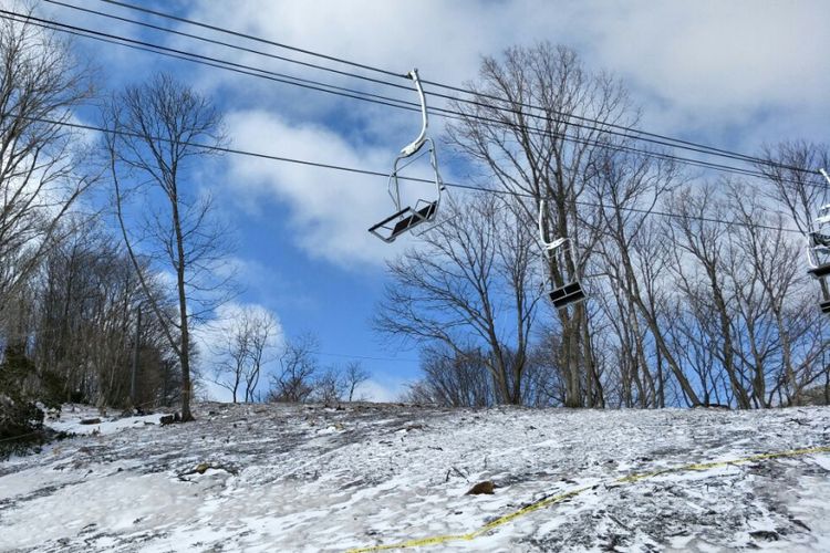 Area lapangan ski di Mineyama Kogen Resort White Peak, Kota Kamikawa, Prefektur Hyogo, Jepang.