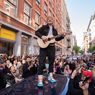 Ed Sheeran Tampil Live dari Rumah Fans demi Bonus Album Terbaru
