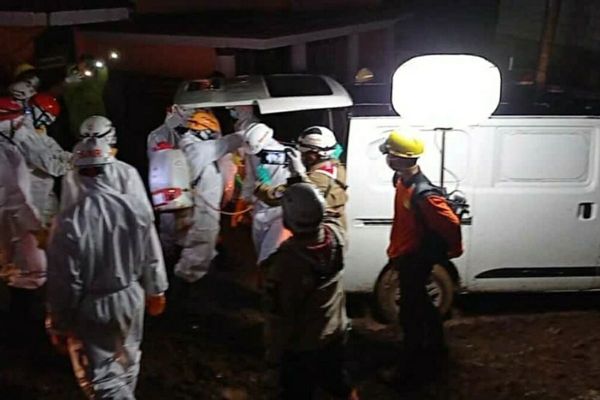 Tim SAR gabungan temukan seluruh korban longsor di Sumedang, Jawa Barat, Senin (18/1/2021). AAM AMINULLAH/KOMPAS.com