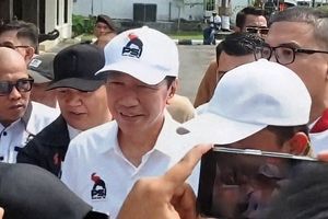 Berangkat ke Lampung, Jokowi Kenakan Kemeja dan Topi PSI Pemberian Kaesang