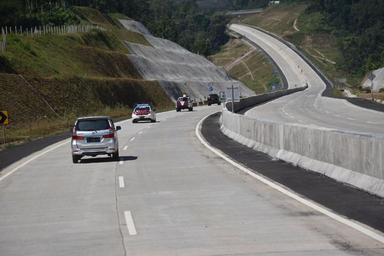 Kondisi Jalan Tol Bawen-Salatiga Senin (5/6/2017). Disampaikan Direktur Operasional dan Teknik PT Trans Marga Jateng, Ali Zainal Abidin bahw progres fisik per 2 Juni 2017 mencapai 98.3 persen. 