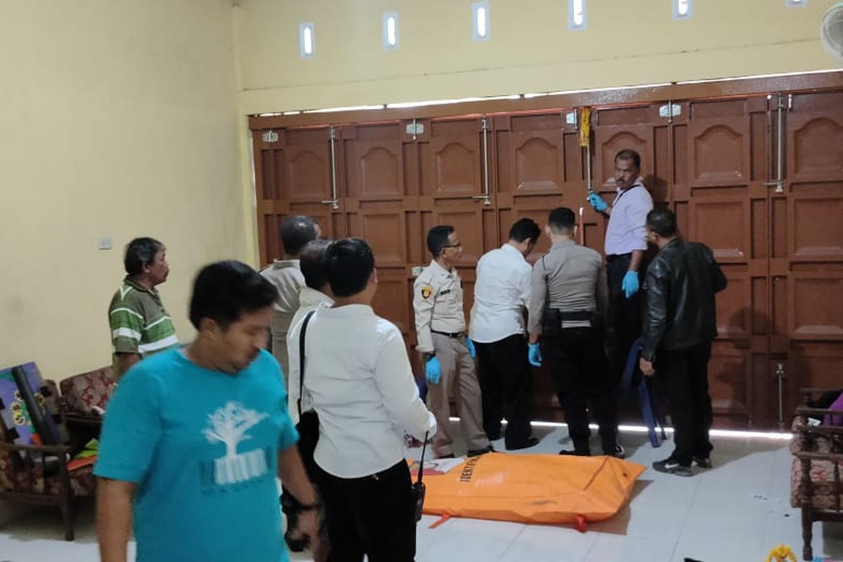 Pria berinisial WF (31) mengakhiri hidup dengan gantung diri di rumahnya di Kelurahan Tebing Tinggi, Kecamatan Padang Hilir Kota Tebing Tinggi, Senin (14/8/2023) 