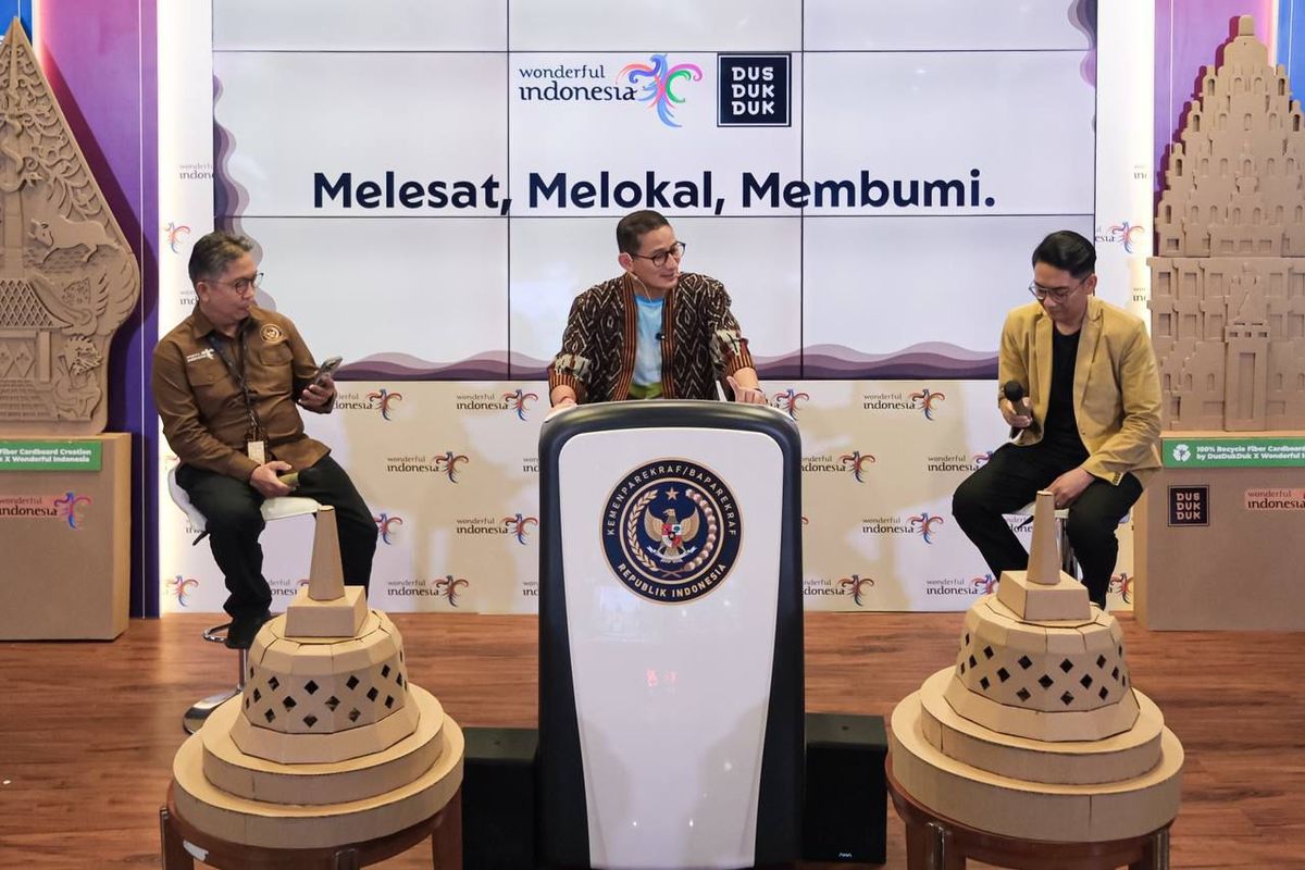 Kementerian Pariwisata dan Ekonomi Kreatif berkolaborasi dengan pelaku industri kreatif “Dus Duk Duk” menghadirkan ornamen dekorasi paviliun Indonesia ramah lingkungan pada dua pameran internasional yakni Outbound Travel Mart (OTM) di Mumbai dan South Asia's Travel & Tourism Exchange (SATTE) di New Delhi, India, Menparekraf Sandiaga Salahuddin Uno dalam The Weekly Brief With Sandi Uno, Jakarta, (13/3/2024) .