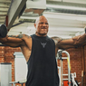 Rahasia Otot Bahu Kekar Dwayne Johnson di Usia 50 Tahun