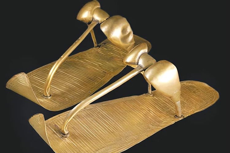 Sandal emas firaun Tutankhamun.