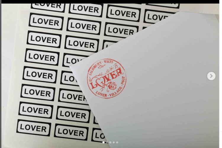 Melihat Tradisi Desa Paling Romantis di Inggris Saat Sambut Valentine