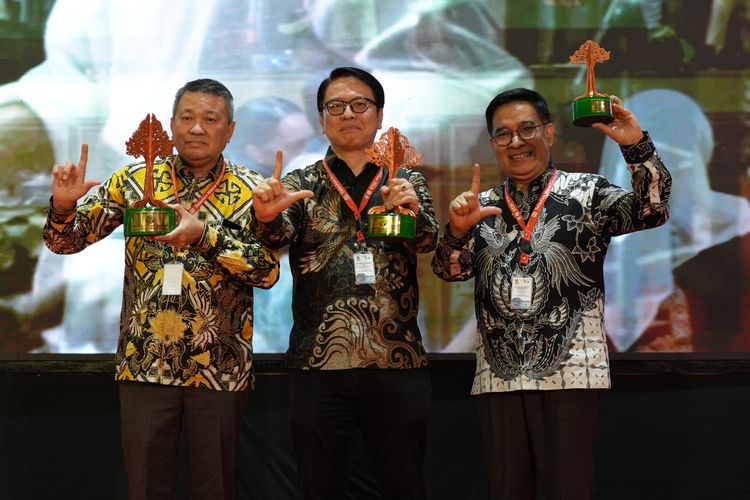 Toba Pulp Lestari raih penghargaan dari Kementerian Kehutanan.