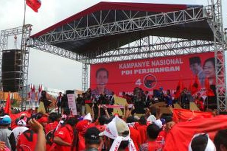 Kampanye terbuka PDI Perjuangan di Lapangan Thor, Gelora Pancasila, Surabaya, Senin (17/3/2014).