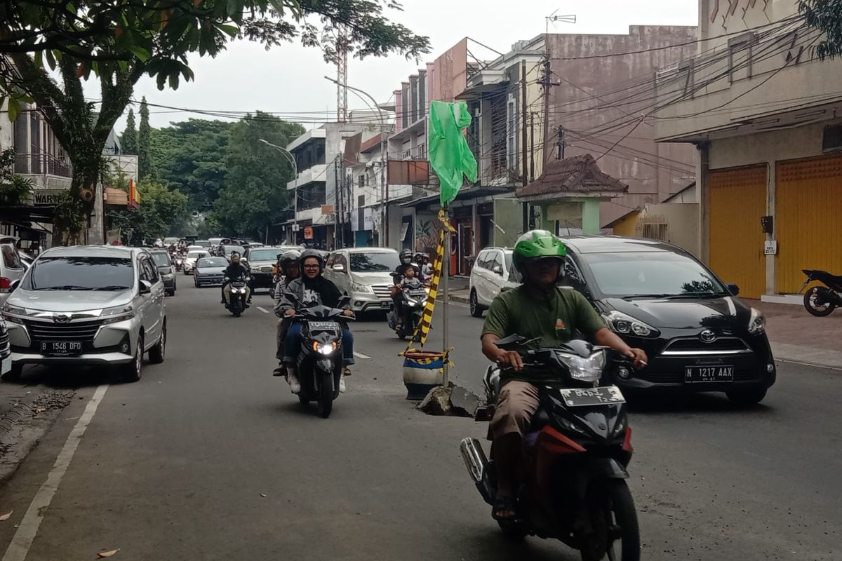 Jalan Kauman, Kota Malang sempat rusak beberapa waktu lalu.